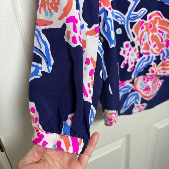 Lilly Pulitzer Alexandra Top Blouse Silk Women's Medium Blue Pink Resort Travel - Picture 7 of 12